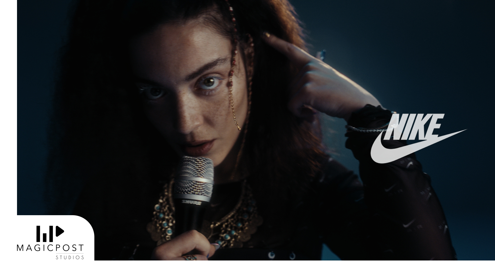 Nike / Sneaks Up